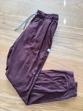 Vuori Performance Joggers with Drawstring